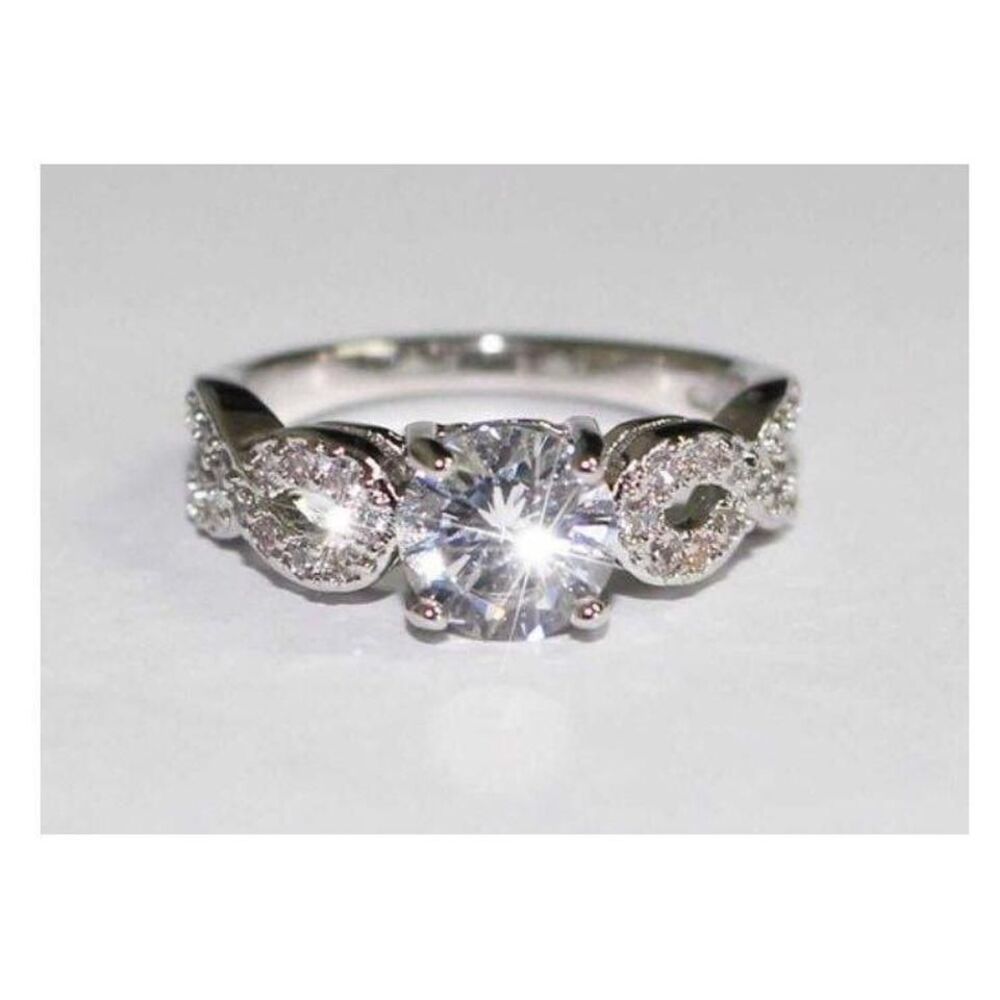 Stunning‎ Cubic Zirconia Engagement Ring Size 8 NEW